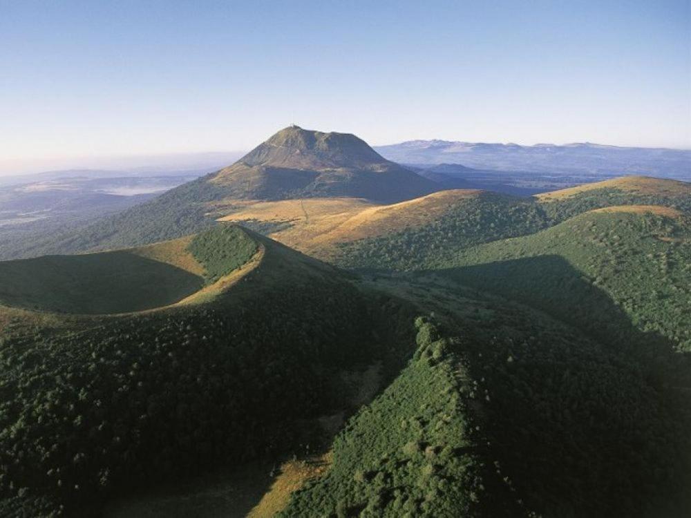 Nid Sous Le Volcan Saint-Sandoux Dış mekan fotoğraf
