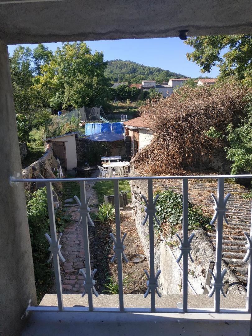 Nid Sous Le Volcan Saint-Sandoux Dış mekan fotoğraf